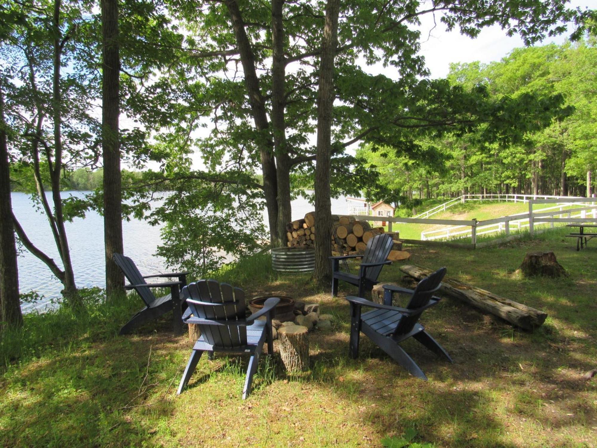 Lake House Lodge Lupton Kültér fotó